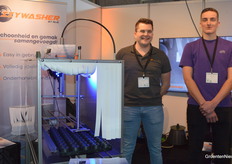 Vinnie Kuizenga and Jardi Roelofsen of MJS brought the Izywasher.